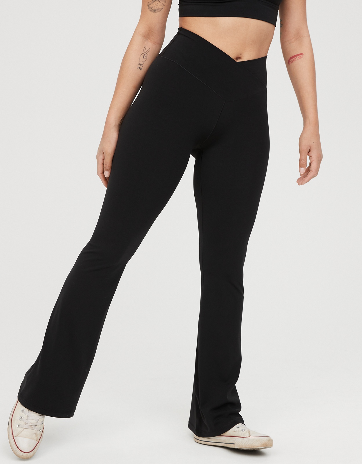 COPYLEAF Women's Flare Yogo Pants with Pockets-V Crossover High Waisted  Bootcut Yoga Leggings-Flare Bell Bottom Leggings, Black, M price in Saudi  Arabia,  Saudi Arabia